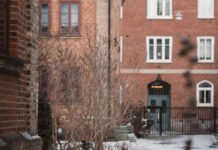 Yorum Yaparken Anlatı Tarzı Nasıl Olmalı? Etkili ve Doğru İpuçları