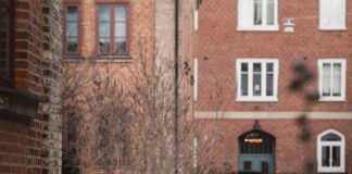 Yorum Yaparken Anlatı Tarzı Nasıl Olmalı? Etkili ve Doğru İpuçları