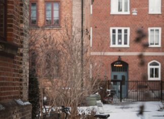 Yorum Yaparken Anlatı Tarzı Nasıl Olmalı? Etkili ve Doğru İpuçları